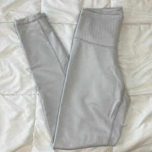 *Free Gift W Purchase* Grey and white chevron legging. Size small.